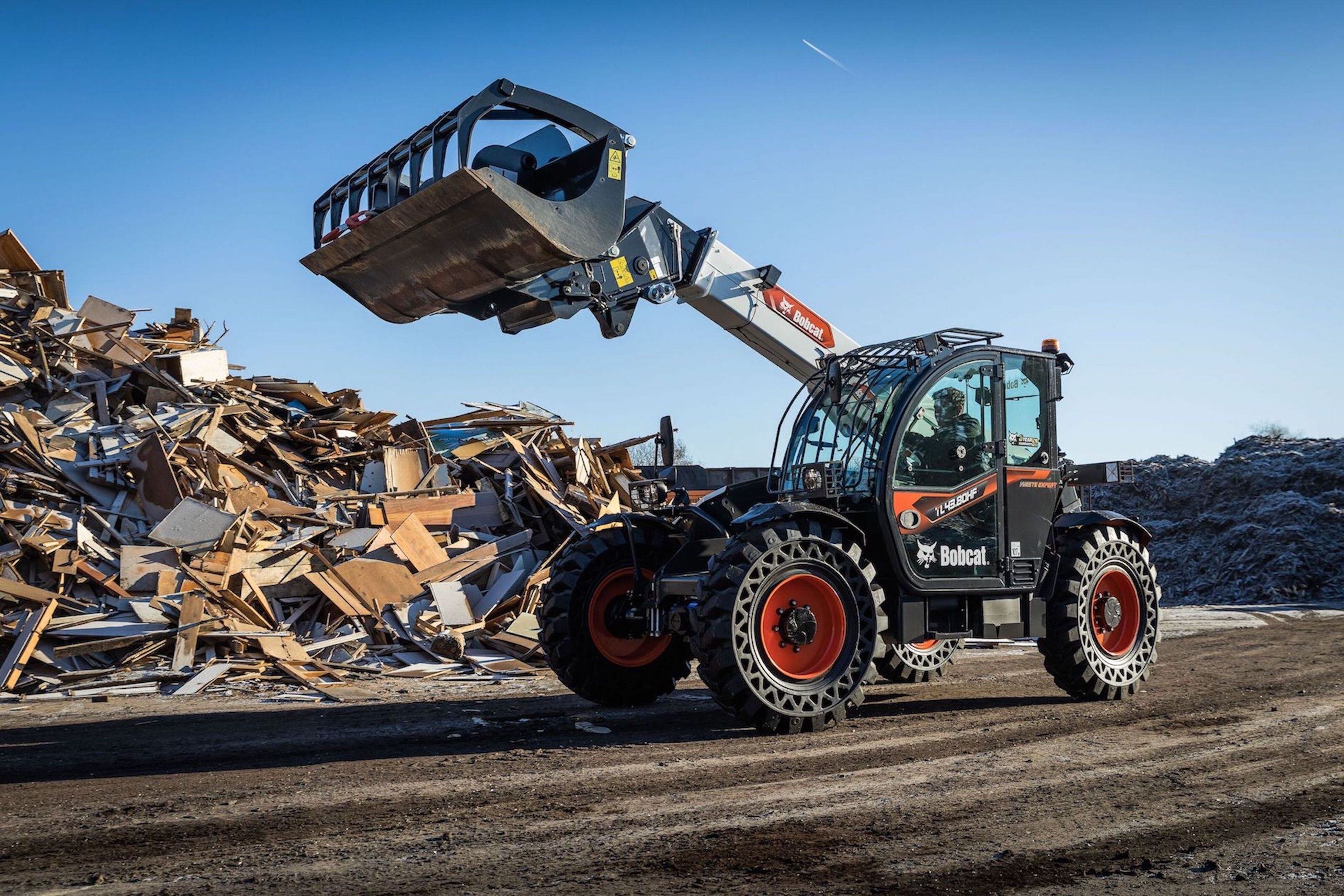 Bobcat Waste Expert Telehandlers (11)_red