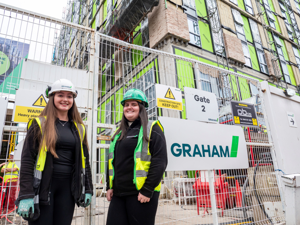 Caitlin Hunter (green hat), site administrator who graduated in Business Administration with Michelle Jeffrey (white hat), trainee engineer and 4th year in GA programme BEng Civil Engineering at Bath St (1)