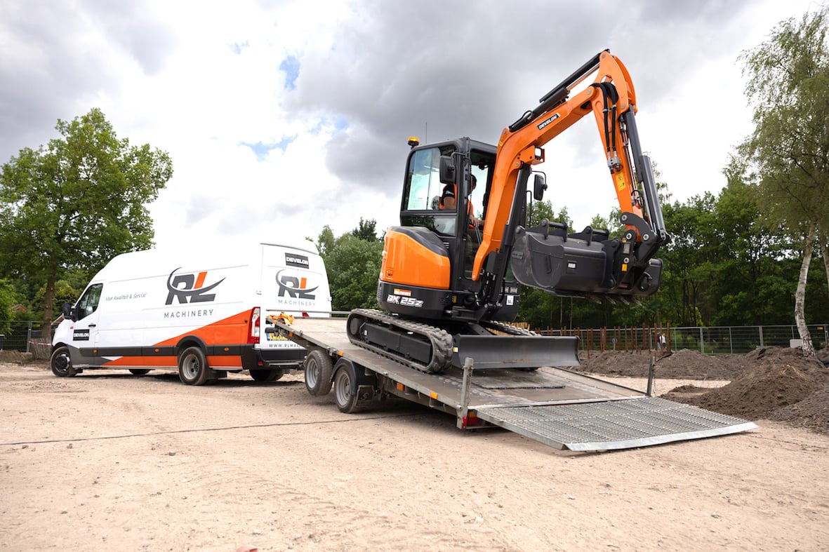 DX25Z-7 Mini Excavator (2)_red