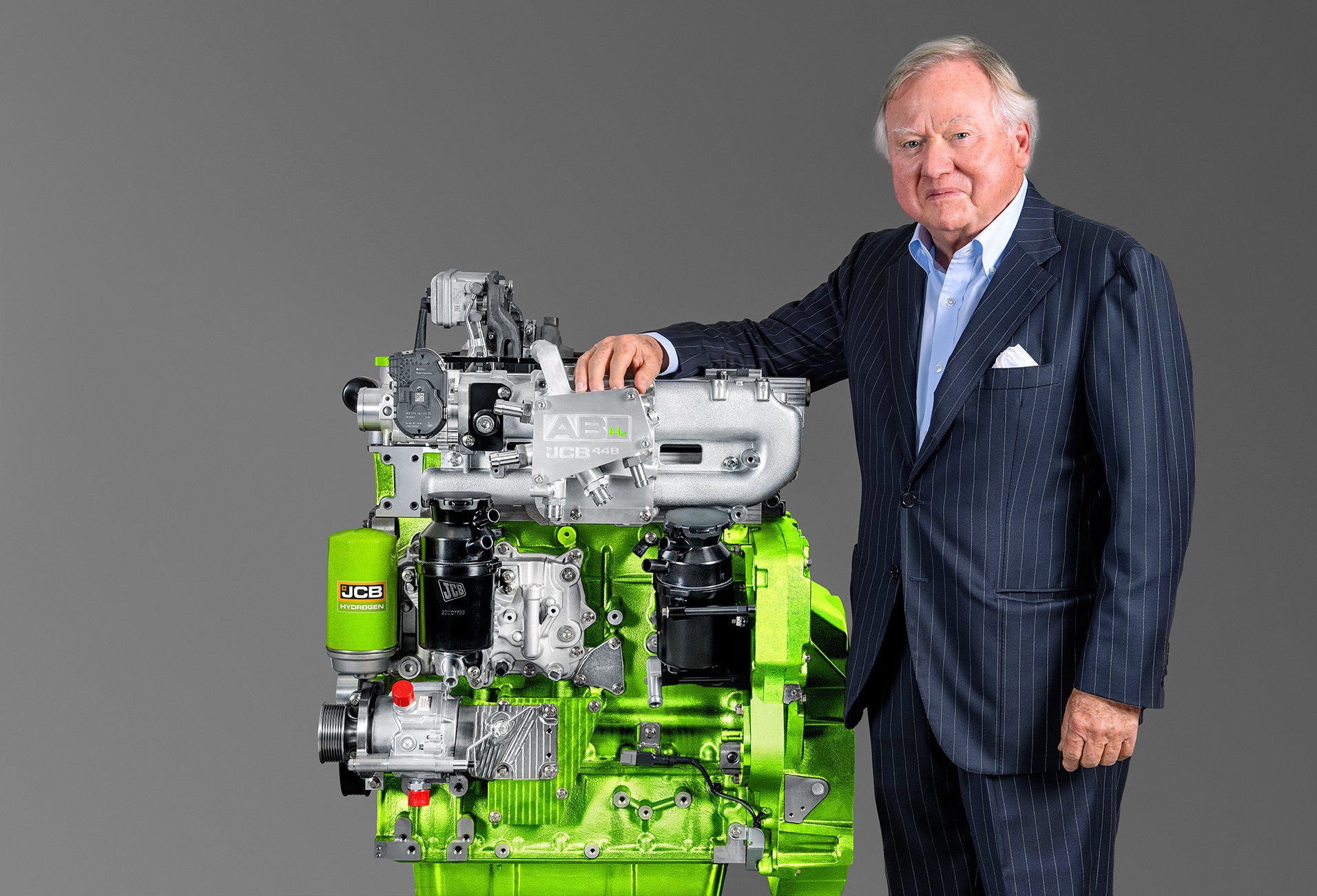 Lord Bamford and the JCB hydrogen engine-2