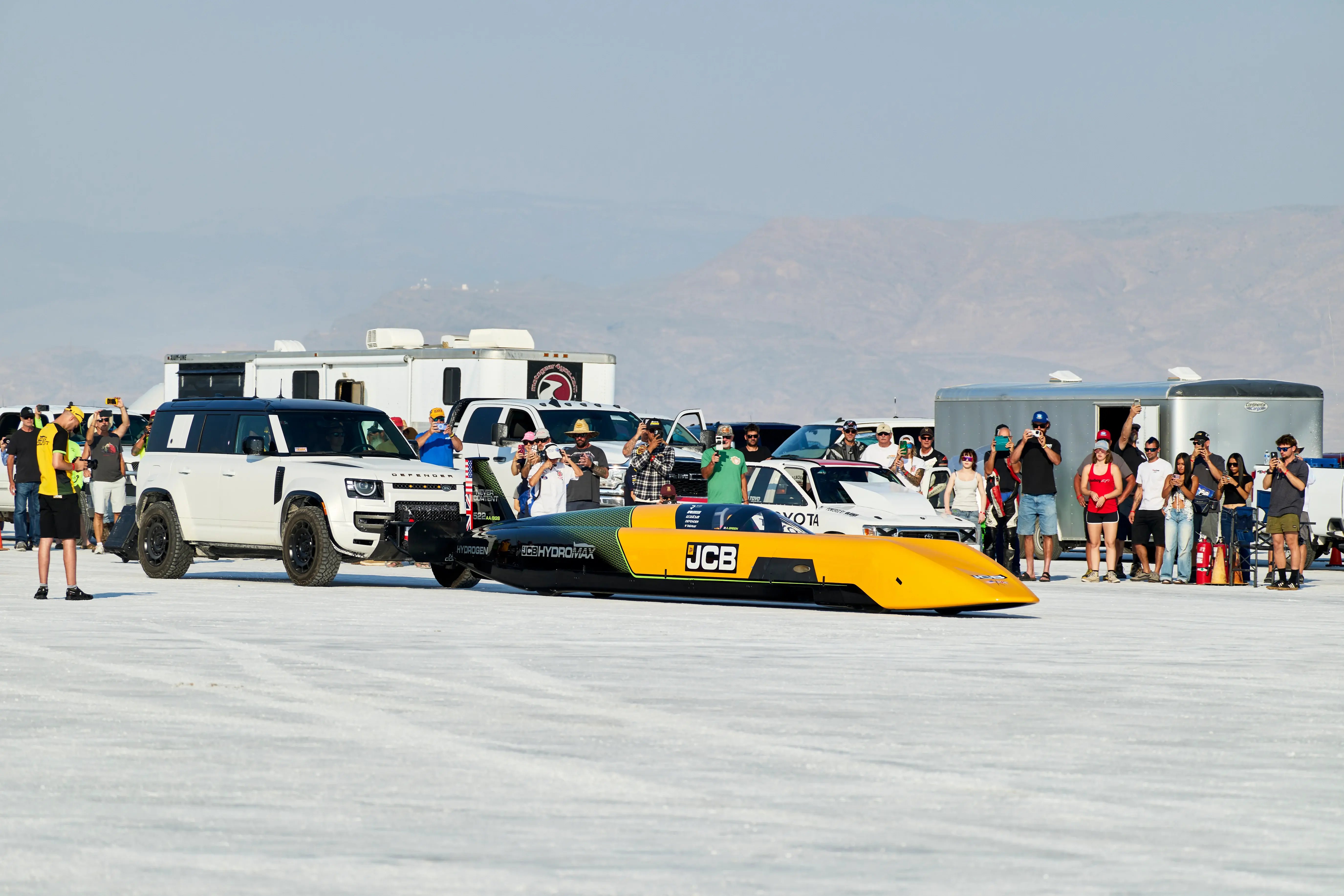 jcb-hydromax-at-the-start-of-the-bonneville-salt-flats