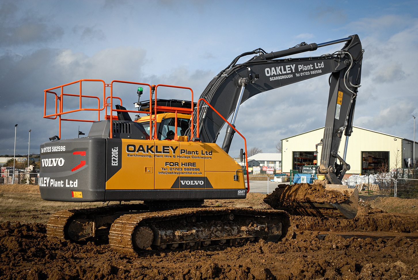Oakley Plant Ltd takes delivery of a brand new Volvo EC220E - CEA:  Construction Equipment Association